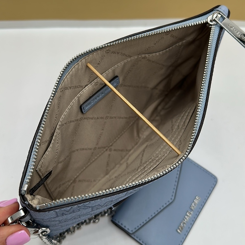 MICHAEL KORS JET SET ITEM LG 2 in 1 CARD CASE & WRISTLET Pale Blue NWT - Picture 15 of 16